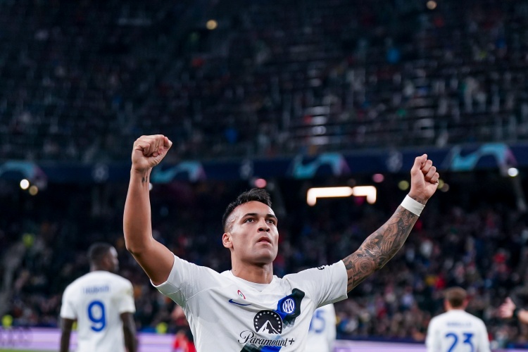 名宿:劳塔罗是禅宗前锋&球队领袖,他能用语言帮助队友&跑位灵活