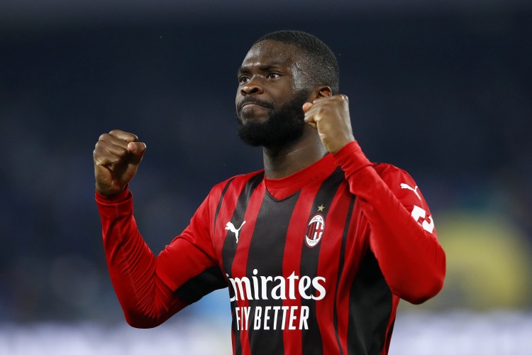 托莫里:我在米兰首个进球时跳得比C罗更高,这项纪录目前属于我