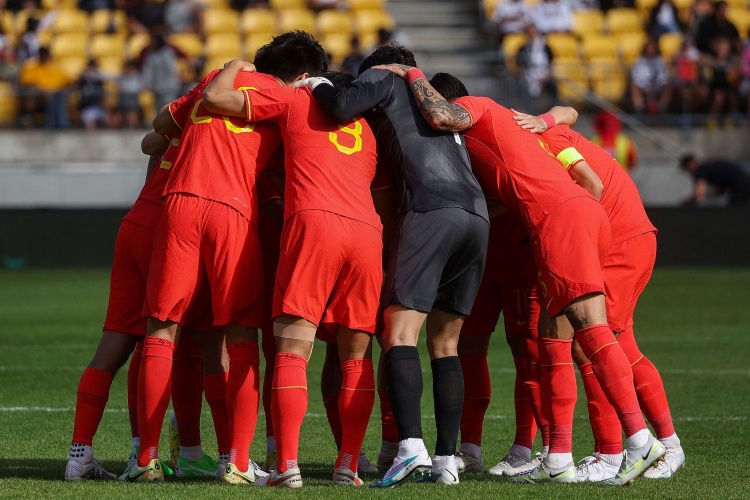 粤媒:各级男足国字号均展开集训 U19国青可能与国足进行练习赛