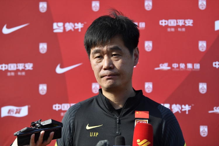 记者:若李霄鹏不接手国足,现在可能还会是中超优秀土帅